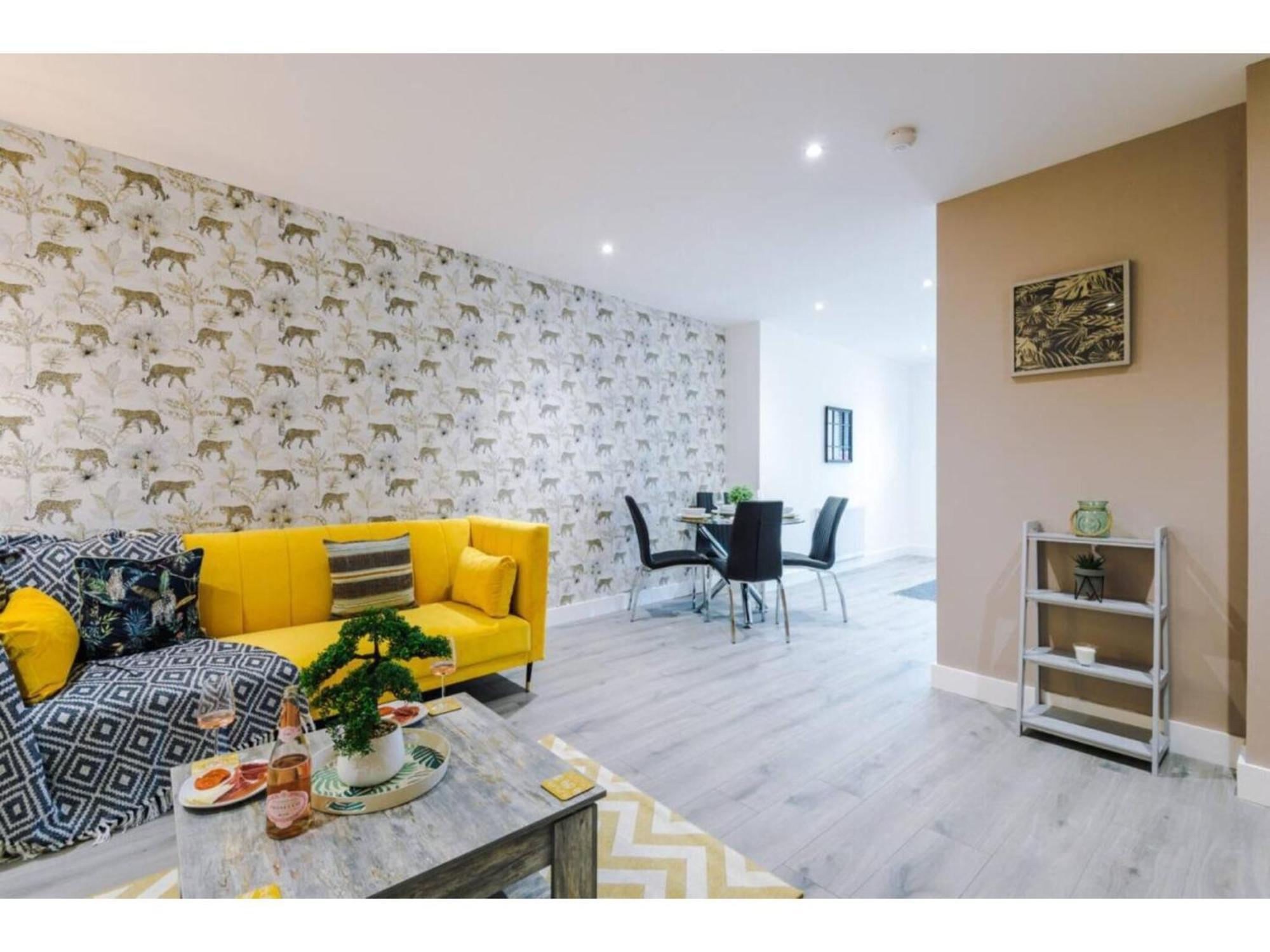 The Ecclesian Deluxe Apartments Near Trafford Centre Eccles Train Station Manchester Exterior foto